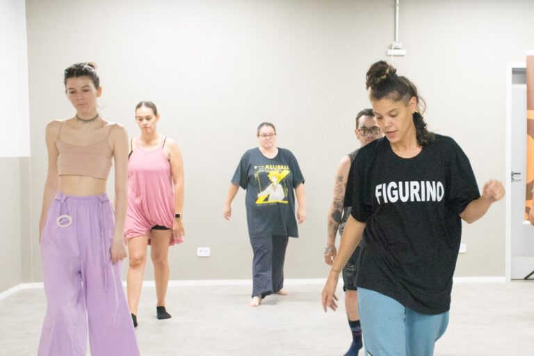 Professores exploram fusão de dança e tecnologia em oficina na Semana pra Dança