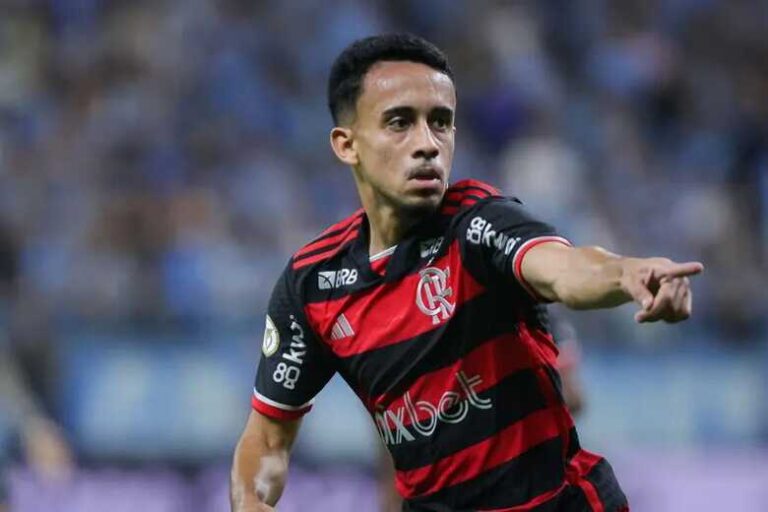 Vazam fotos de Matheus Gonçalves, do Flamengo, em motel com amante; veja