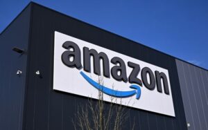 Logo da Amazon em um centro de distribuição em Werne, Alemanha, em 21 de novembro de 2024