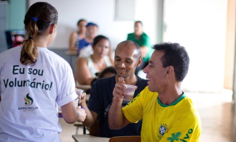 Como a bebida de soja pode beneficiar a saúde de crianças e idosos?