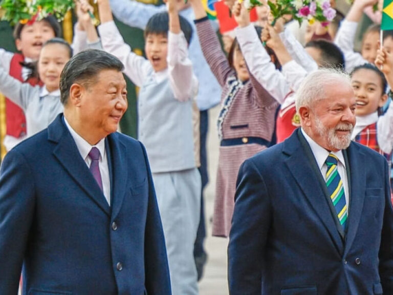 Lula recebe presidente da China no Palácio da Alvorada