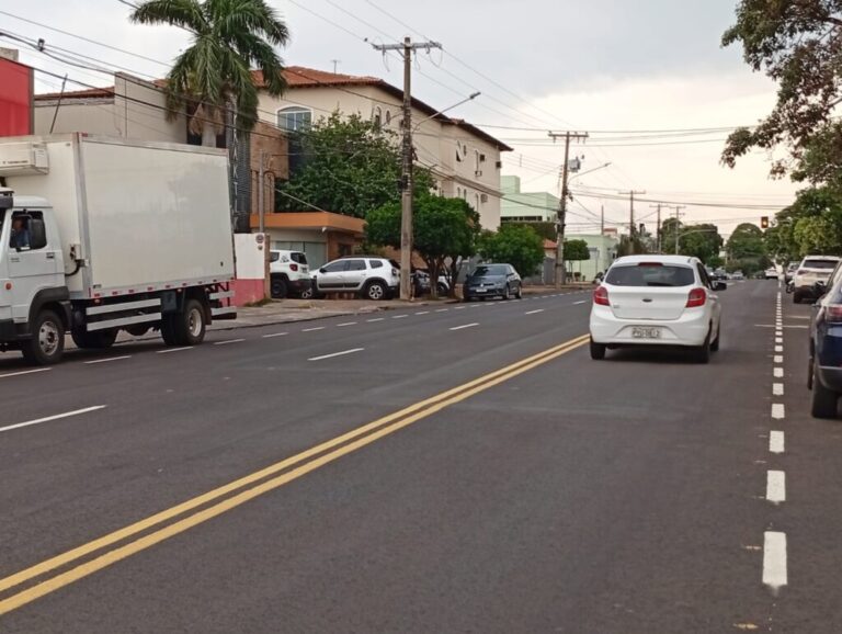 Prefeitura avança no recapeamento e entrega quase 10 km de asfalto novo no centro e bairros