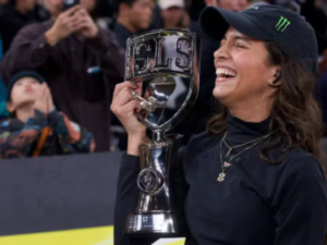 Rayssa Leal é campeã da etapa de Tóquio da SLS