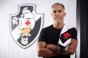 Vasco anuncia Felipe "Maestro" como técnico interino