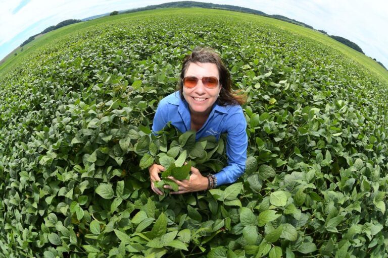 ‘Prezo pela união das mulheres no campo’, diz a produtora de soja que cresceu no meio rural