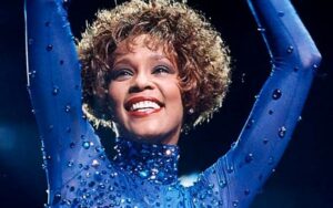 Longa sobre Whitney Houston está na Prime; cantora teve morte trágica aos 48 anos