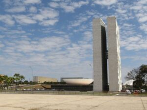 Pacote de corte de gastos limita o crescimento do salário mínimo