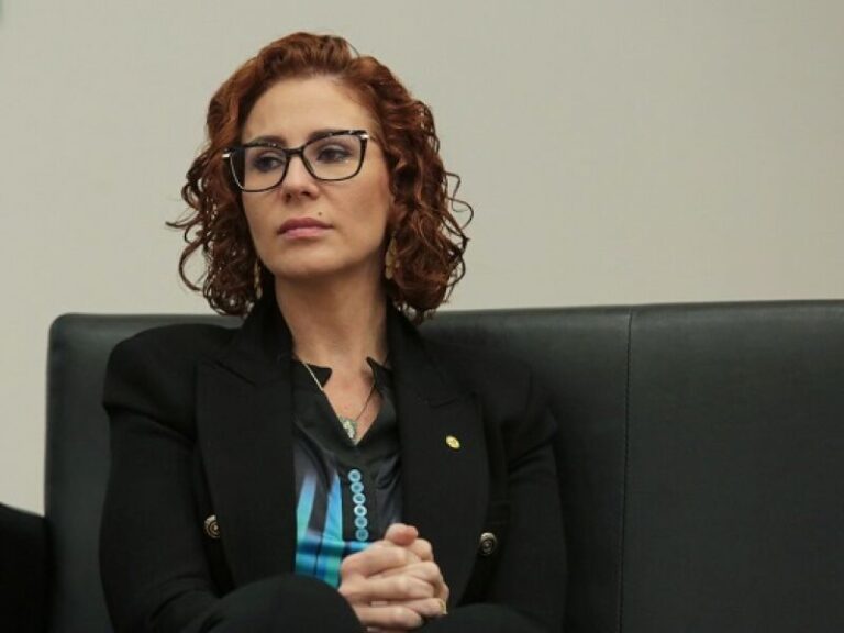 TRE-SP forma maioria para cassar mandato de Carla Zambelli e a tornar inelegível