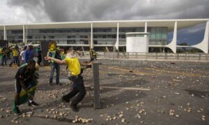 Lula confirma evento em memória dos ataques de 8 de janeiro no Planalto