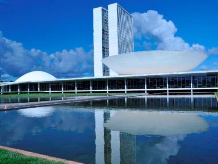 Ministros são exonerados para votarem nas eleições do Congresso