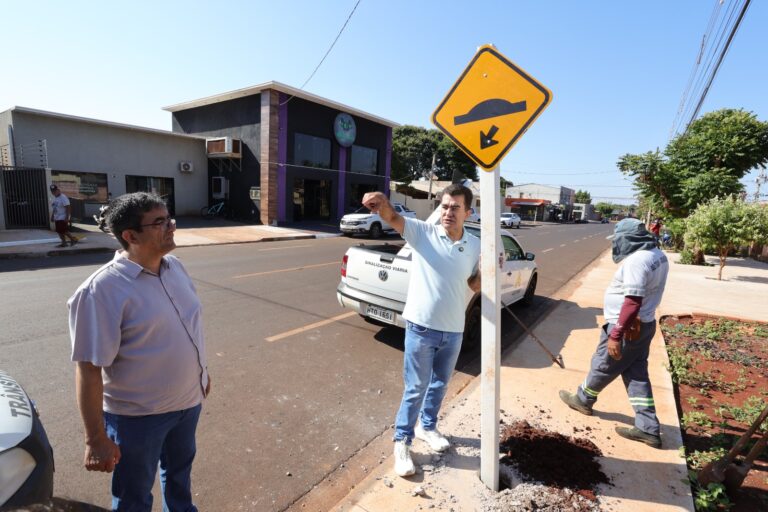 Moradores reclamam e prefeitura sinaliza cruzamento perigoso no Flórida II