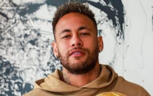 Neymar compartilha momento descontraído antes de voltar ao Brasil