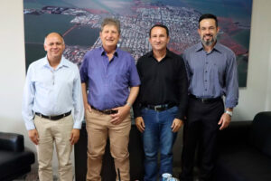 Prefeito de Paraíso das Águas visita Chapadão do Sul para troca de experiências administrativas