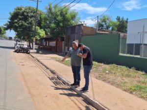 Prefeito vistoria locais de alagamento que irão receber obras de drenagem complementar