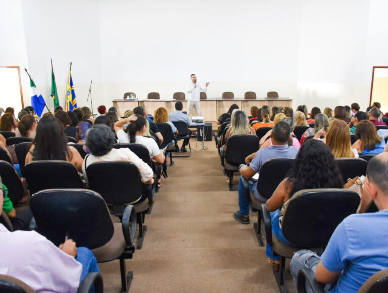 Prefeitura realiza reunião de alinhamento técnico para o ano letivo de 2025