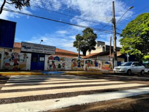 Prefeitura revitaliza sinalização em ruas perto de escolas para a volta às aulas