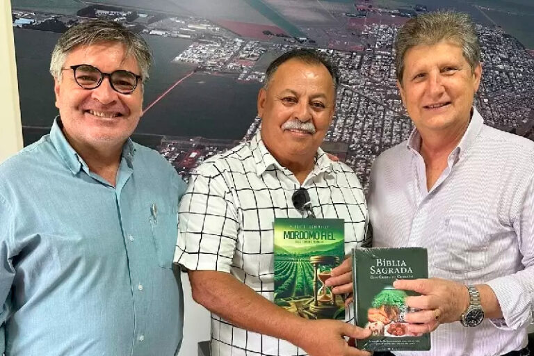 Presidente da Câmara, vereadores e líderes religiosos visitam prefeito