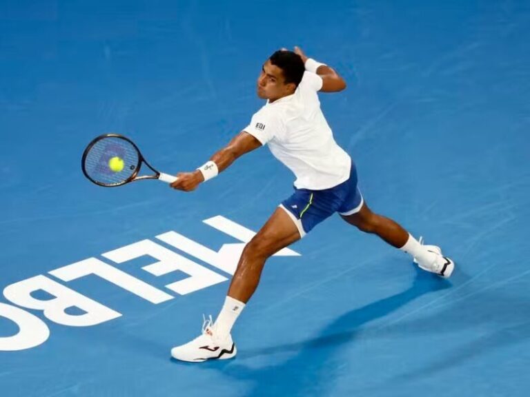 Thiago Monteiro sofre virada na estreia e é eliminado do Australian Open