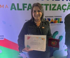 Em Brasília, prefeita Adriane Lopes recebe prêmio nacional por investimentos na Educação