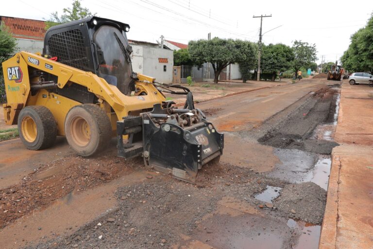 Equipes da prefeitura intensificam operação tapa-buraco