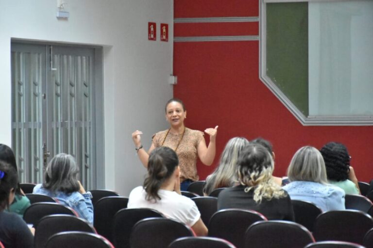 Formação continuada pedagógica reúne professores da educação infantil na Capital