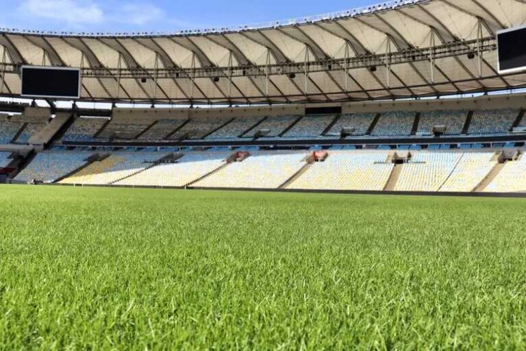 Jogadores se unem contra gramados sintéticos no futebol brasileiro