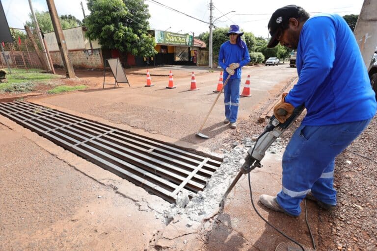 Prefeitura faz reparos em bocas de dragão que incomodava moradores