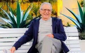 SBT adia programa após internação de Carlos Alberto de Nóbrega