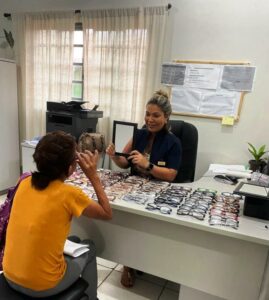 Saúde atende mais 60 pacientes com distribuição de óculos de grau gratuitos