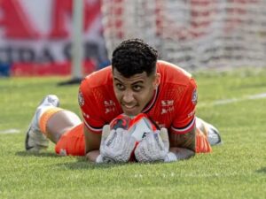 Sem tomar gol há 1.096 minutos, goleiro brasileiro entra no top-20 mundial