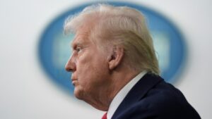 O presidente dos EUA, Donald Trump, na Casa Branca, em 30 de janeiro de 2025, em Washington, DC
