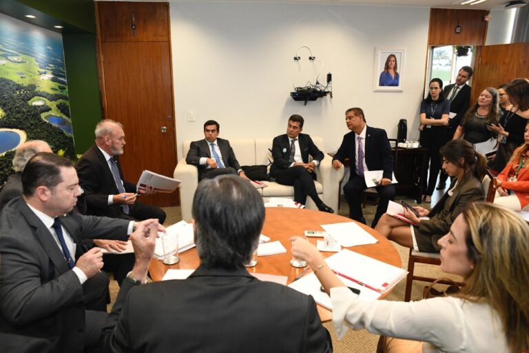 Bancada federal recebe de Marçal pedido de emendas para asfalto e saúde  