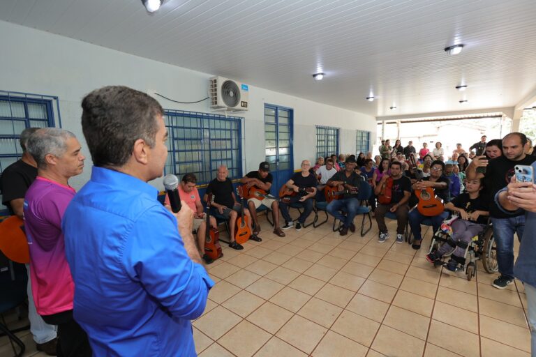 Mulheres no Centro Dorcelina Folador são homenageadas pela prefeitura