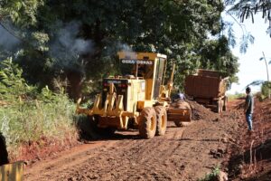 Prefeitura inicia cascalhamento em vias nunca atendidas na Reserva Indígena