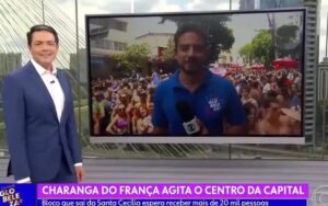 Repórter da Globo é surpreendido por coro de foliões ao vivo;veja