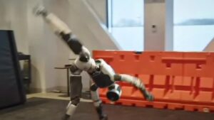 Atlas, o robô humanoide da Boston Dynamics, impressiona com novos movimentos