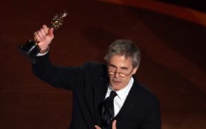 Walter Salles revela imprevisto durante discurso no Oscar; veja