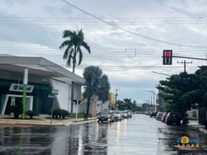 ☁️ Céu carregado e chuva à vista: Sábado em Coxim promete tempo instável
