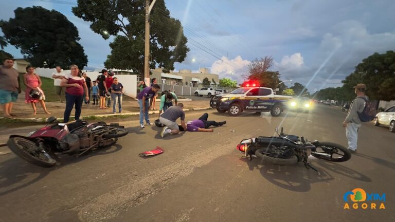 Colisão entre motocicletas deixa dois feridos em frente ao Hospital Regional de Coxim