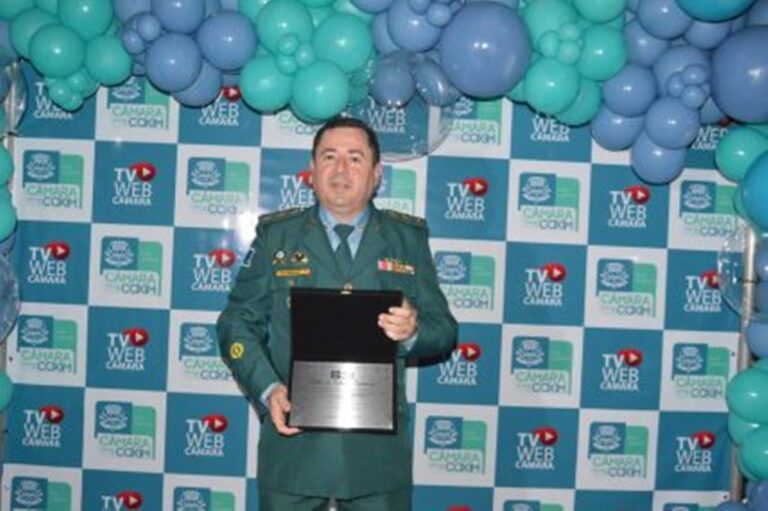 Comandante do CPA-6 recebe título de Cidadão Coxinense na Câmara Municipal