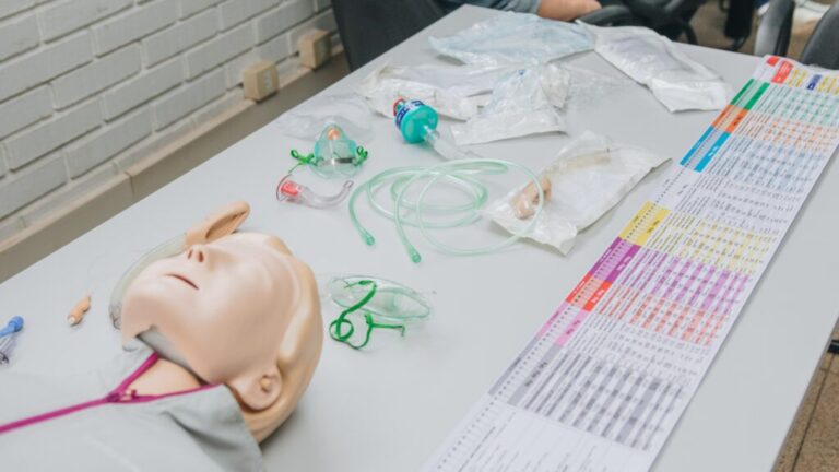 Diante do aumento de casos respiratórios, Sesau promove capacitação para médicos de urgência e emergência