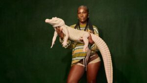 Doechii lança clipe de 'Anxiety' com sample de música brasileira