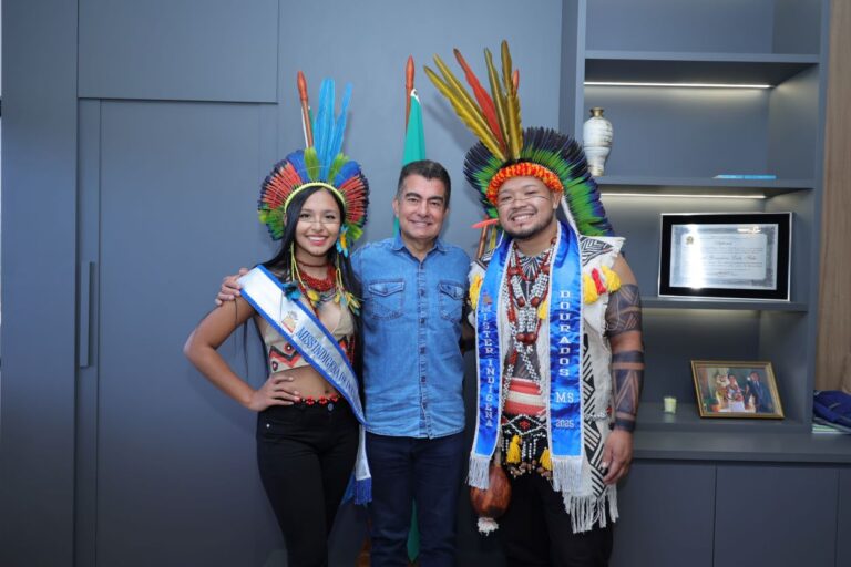 Miss e Mister Indígena 2025 são recebidos pelo prefeito Marçal Filho