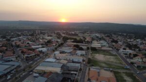 Segunda-feira chuvosa em Coxim: tempo instável deve marcar o dia