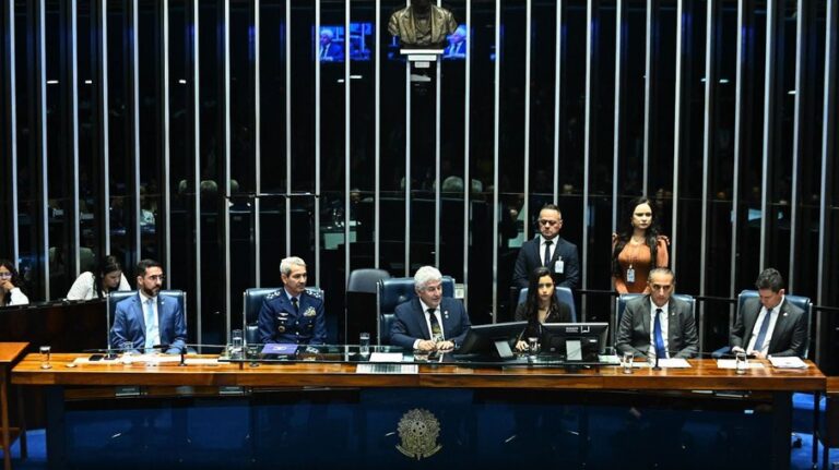 Plenário do Senado Federal durante sessão especial em homenagem ao Dia da Aviação de Caça (22 de abril) e aos 80 anos da Aviação de Caça no Brasil