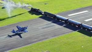 Aeroporto na NZ tem trem passando no meio da pista