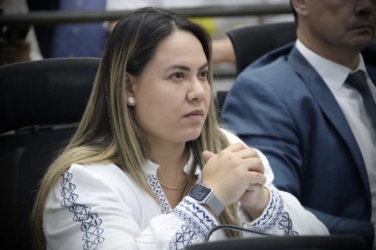 Ana Portela vota a favor e garante o envio de mais de 8 milhões de reais ao Terceiro Setor