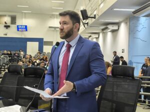 Aprovada Lei de Maicon Nogueira, que proíbe execução musical com letras que fazem apelo sexual nas carretas de recreação