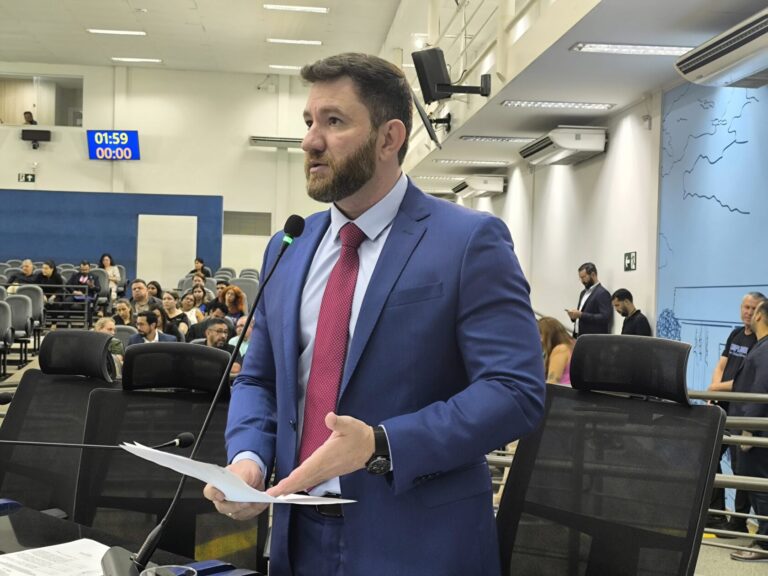 Aprovada Lei de Maicon Nogueira, que proíbe execução musical com letras que fazem apelo sexual nas carretas de recreação