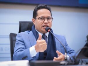 Aprovado projeto de Papy que inclui ações sobre Cyberbullying no Plano da Juventude